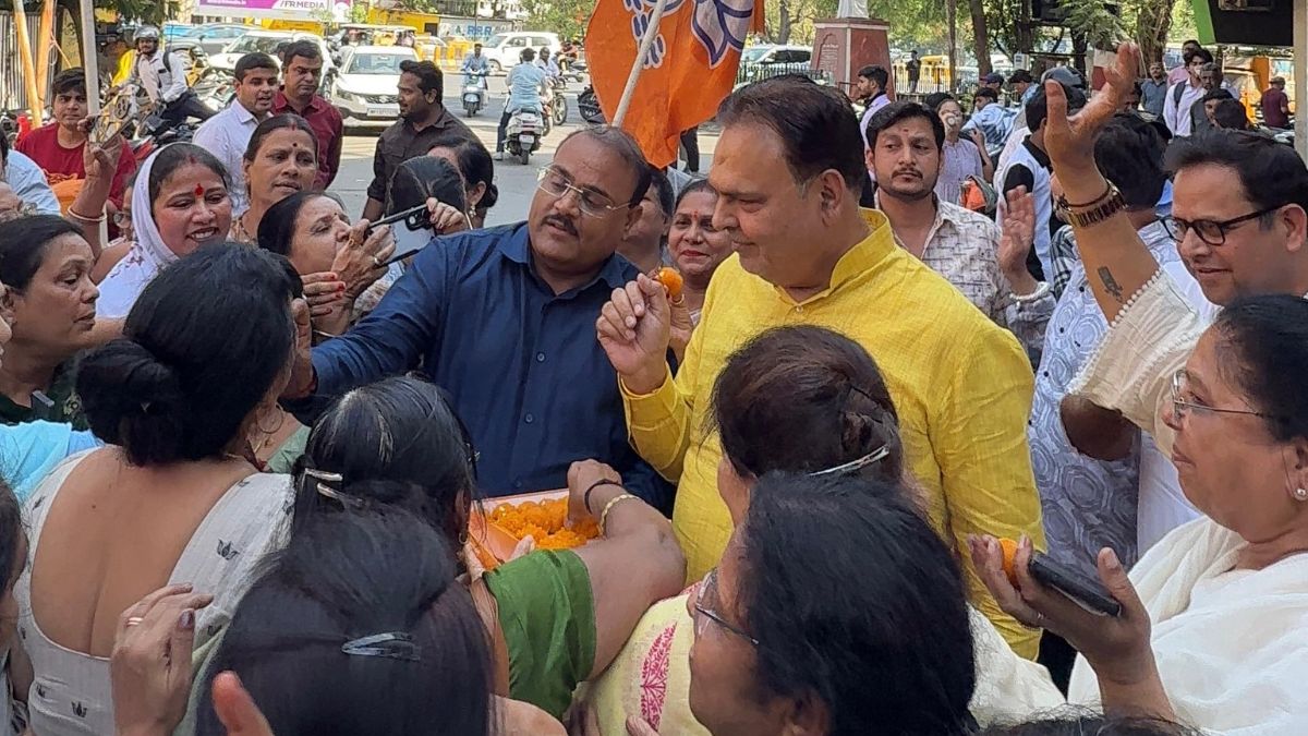 नगर अध्यक्ष सुमित मिश्रा ने महिला कार्यकर्ताओं के साथ “नारी शक्ति वंदन अधिनियम” पर भाजपा कार्यालय में मनाया जश्न