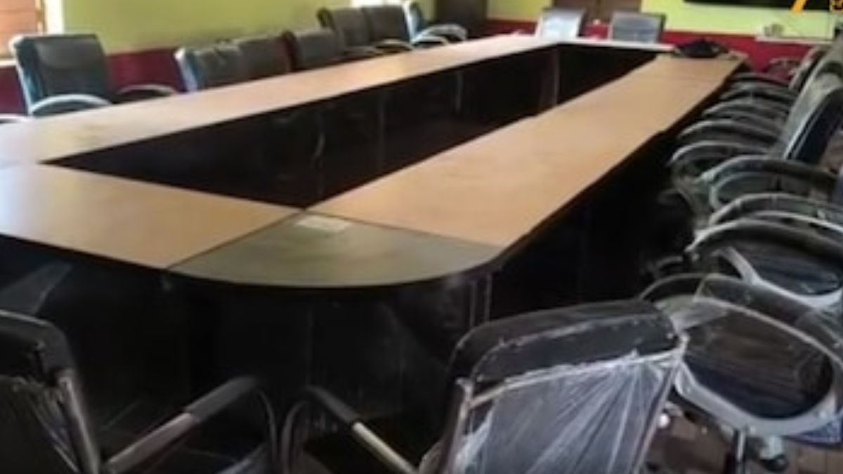 एमपी में महाघोटाला! बिना ऑर्डर स्कूलों में भेज दिया 2 करोड़ का सामान, पेमेंट के लिए बनाया दबाव