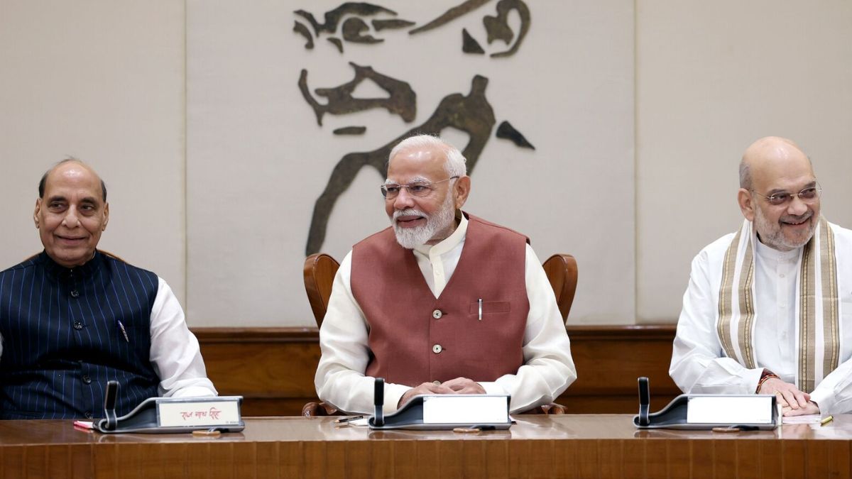 केंद्रीय कर्मचारियों का 2% DA बढ़ा, मोदी कैबिनेट ने ₹13,000 करोड़ के समुद्री फंड और PMGSY विस्तार को भी दी मंजूरी