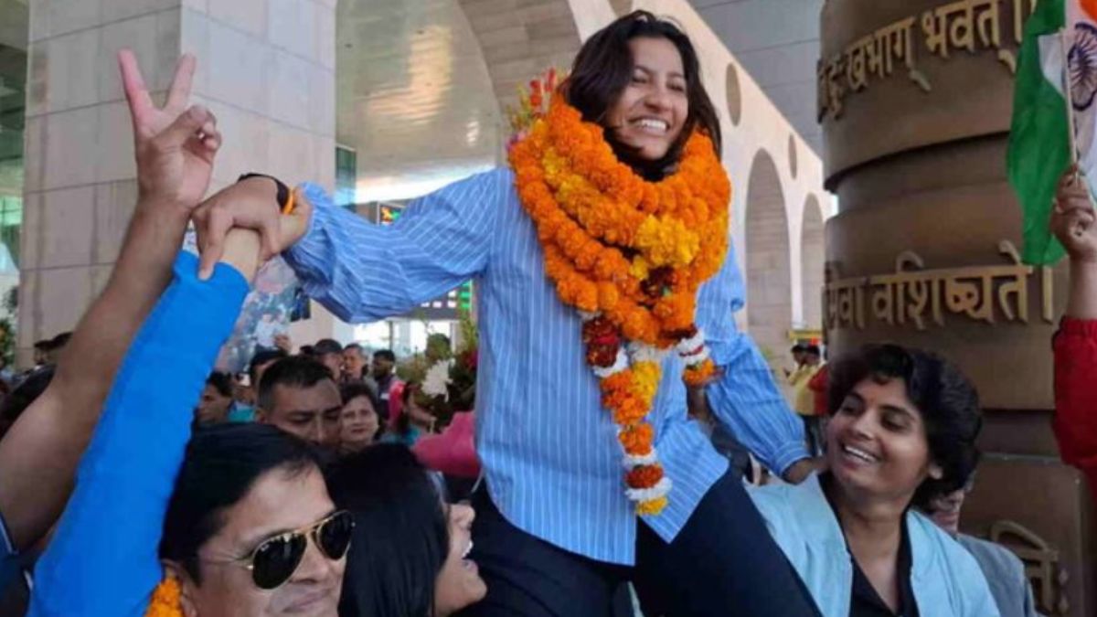 देहरादून में भारतीय टीम की स्टार प्लेयर स्नेह राणा का हुआ जोरदार स्वागत