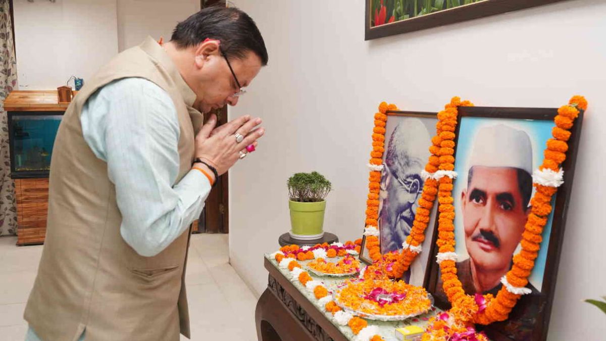 सीएम धामी ने गांधी जयंती के अवसर पर मुख्यमंत्री आवास में राष्ट्रपिता महात्मा गांधी का स्मरण कर उन्हें श्रद्धा सुमन अर्पित किए