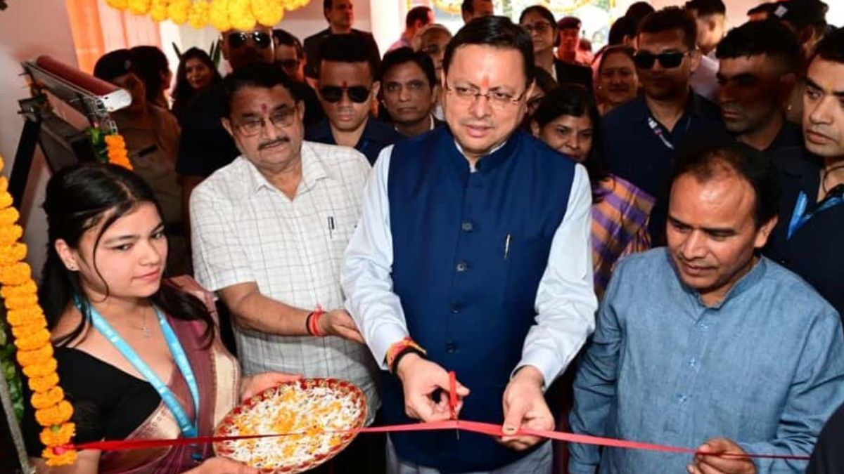 मुख्यमंत्री धामी ने किया 840 राजकीय विद्यालयों मेंसंचालित वर्चुअल एवं स्मार्ट कक्षाओं के स्टूडियो का शुभारंभ