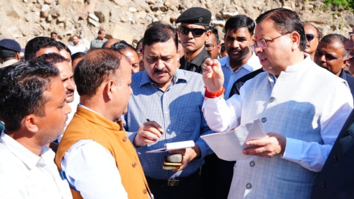 सीएम पुष्कर सिंह धामी ने आपदा प्रभावितों के बीच मनाई दीपावली