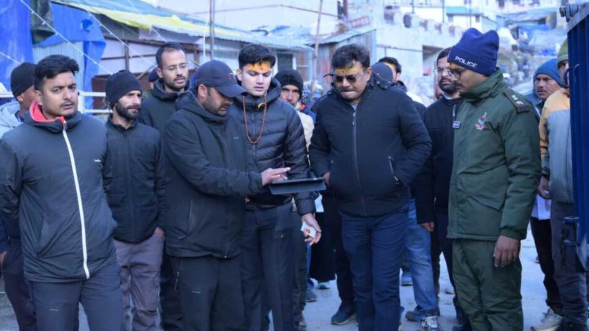 मुख्य सचिव आनन्द बर्द्धन ने केदारनाथ यात्रा व्यवस्थाओं का लिया जायजा