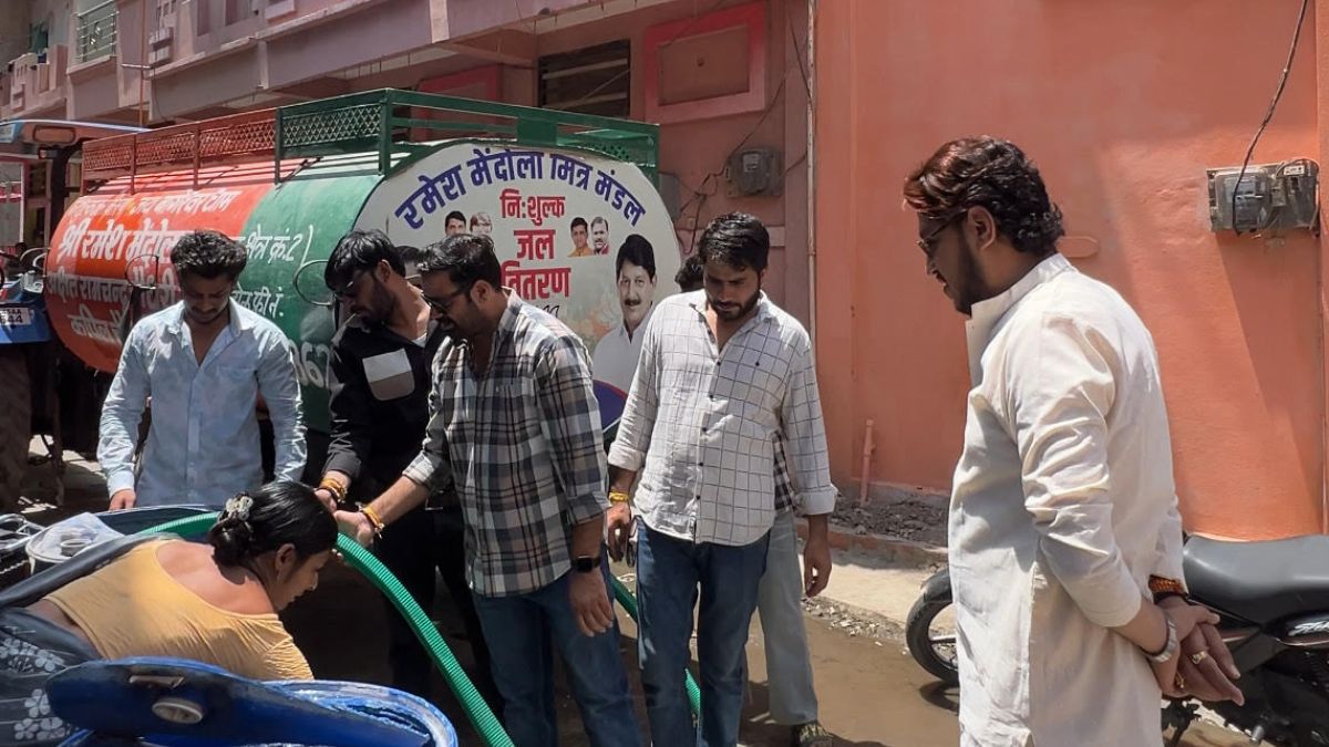 इंदौर में गहराया जलसंकट, भीषण गर्मी में ‘मसीहा’ बने अक्षत चौधरी, टैंकर से घर-घर पहुंचाया पानी