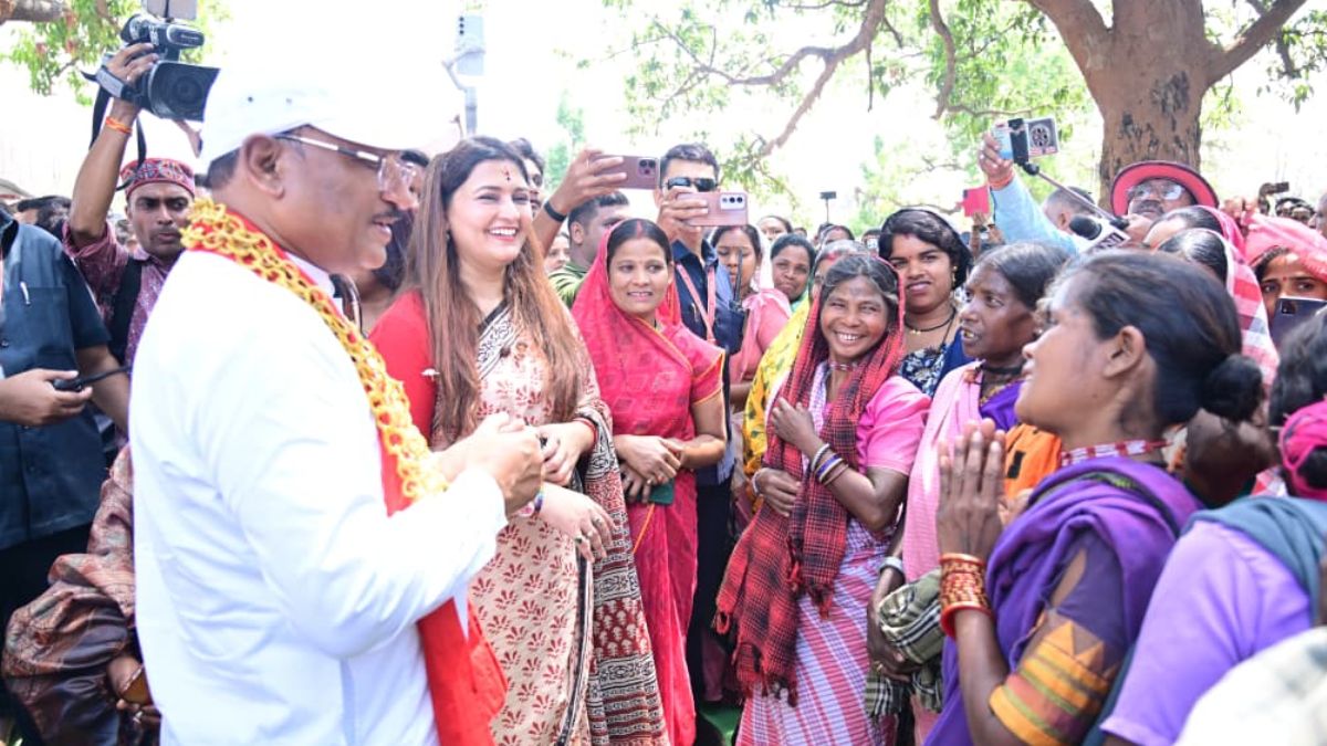 लखपति दीदियों के हौसले देख गदगद हुए सीएम साय, सबको और मेहनतकर अब करोड़पति बनने की राह पर चलने को कहा