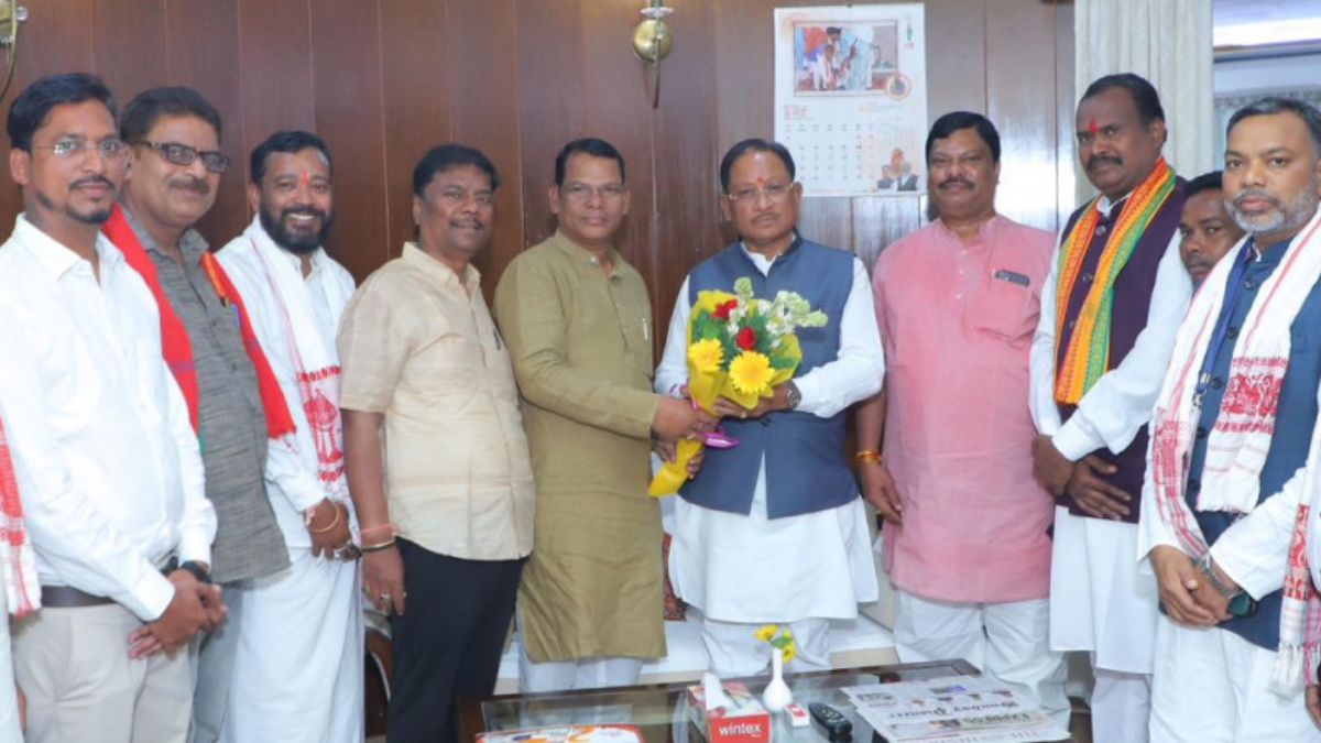 सीएम विष्णुदेव साय से सर्व आदिवासी समाज के प्रतिनिधिमंडल की सौजन्य मुलाकात