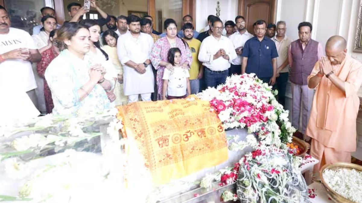सीएम योगी ने प्रतीक यादव के निधन पर जताया शोक, अपर्णा यादव के घर पहुंचकर परिवार को बंधाया ढांढस