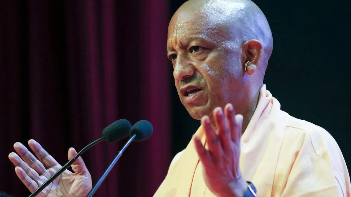 प्रयागराज में गरजे सीएम योगी आदित्यनाथ, बोले – बेटियों से छेड़छाड़ की कीमत चुकानी होगी