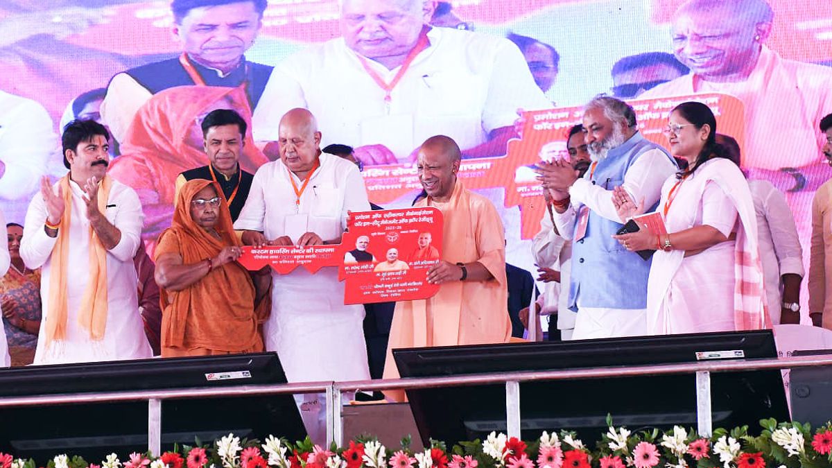 हम समस्याएं नहीं समाधान देते हैं… देवरिया में सीएम योगी आदित्यनाथ ने 655 करोड़ रुपए की 19 परियोजनाओं का किया लोकार्पण