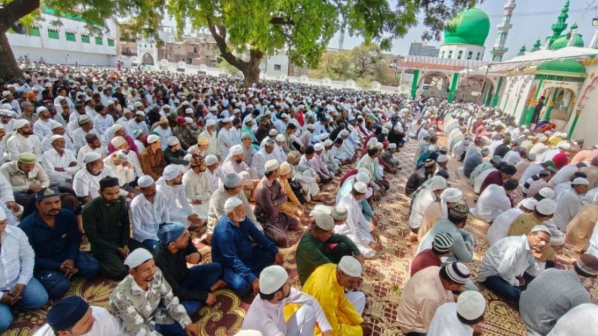 इंदौर में शहर काजी का बड़ा बयान, बोले- गौमाता को राष्ट्रीय धरोहर घोषित करें