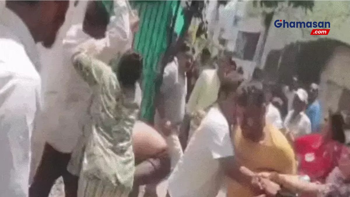 इंदौर में सड़क चौड़ीकरण को लेकर हुआ विवाद, डंडे-पाइप लेकर भिड़े दो पक्ष, पुलिस ने दर्ज किया मामला