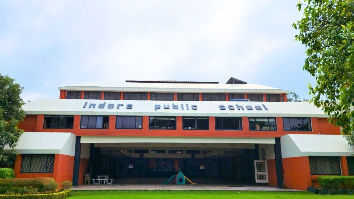 इंदौर पब्लिक स्कूल में वार्डन ने 13 वर्षीय छात्रा के साथ की अश्लील हरकत, अन्य छात्राओं ने भी लगाया छेड़छाड़ का आरोप