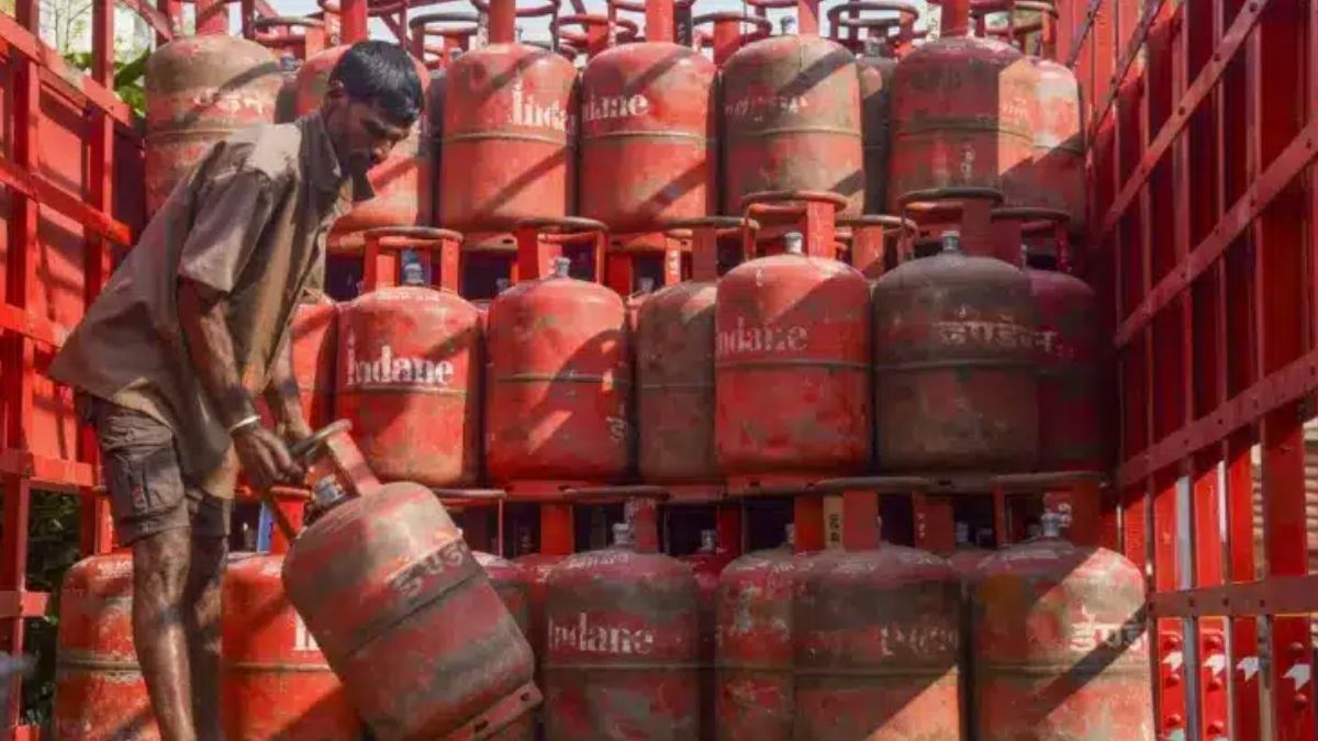 इंदौर में LPG Price Hike का असर, 70 रुपए की थाली 90 की हुई, 20 का समोसा 25 का हुआ