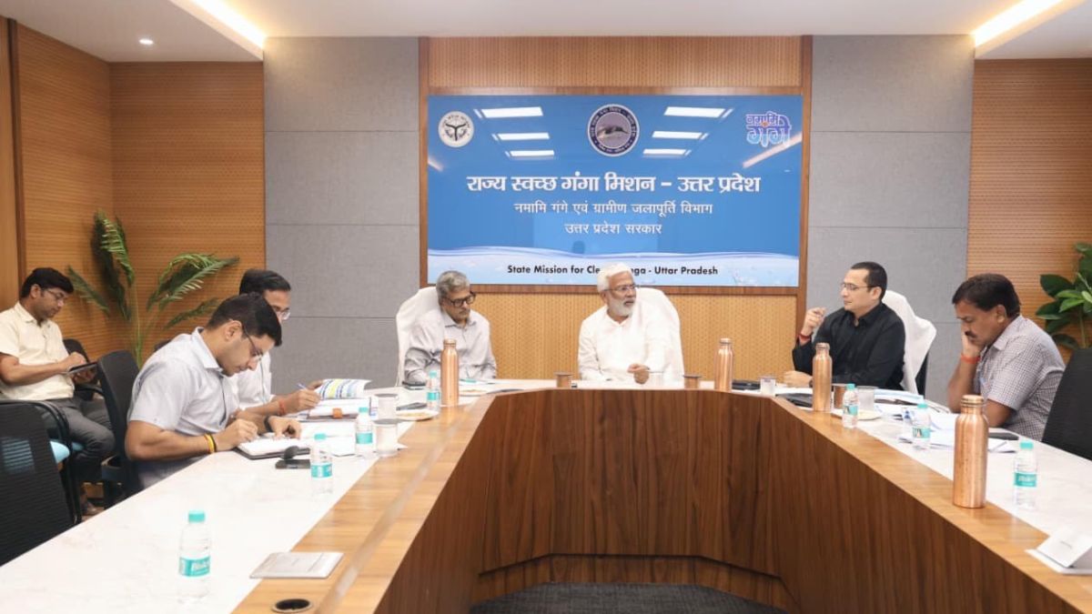 नमामि गंगे परियोजनाओं में देरी बर्दाश्त नहीं, मंत्री स्वातंत्र देव सिंह ने अफसरों को चेताया