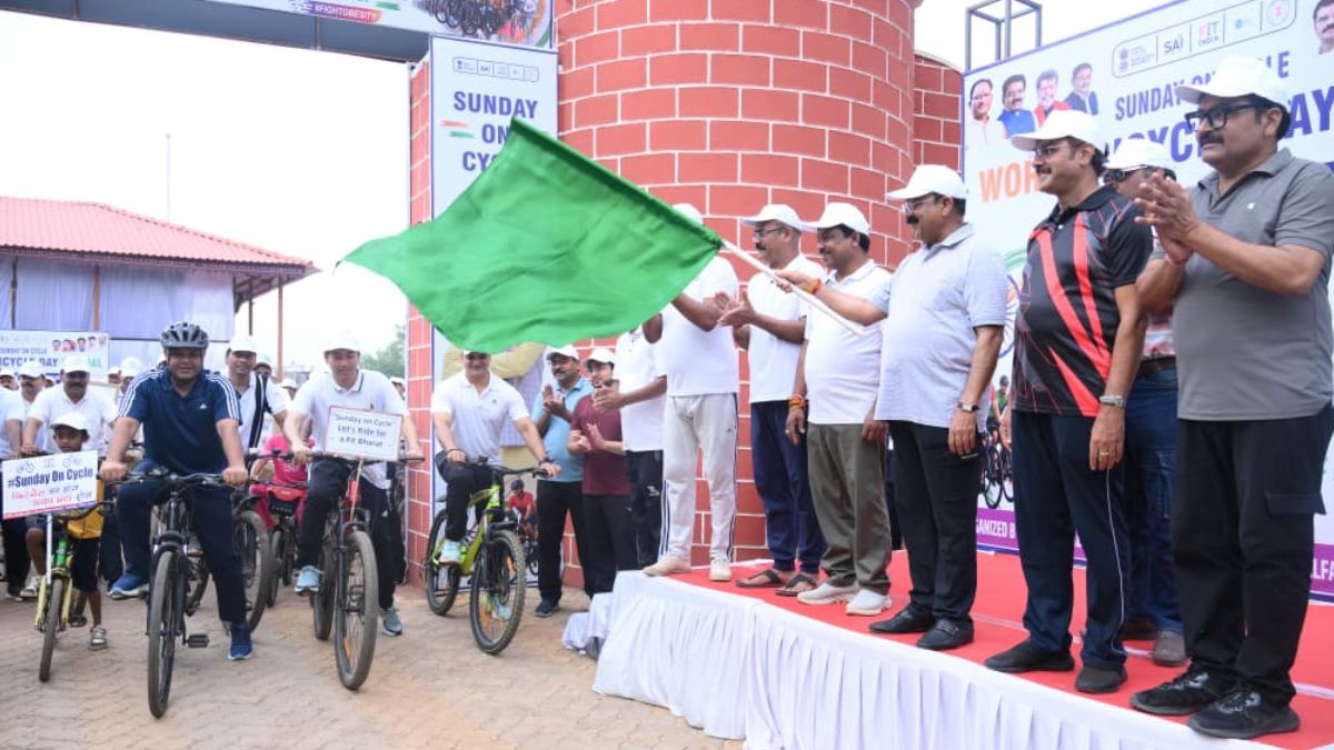 उप मुख्यमंत्री अरुण साव ने सायकल चलाकर फिट रहने और पर्यावरण संरक्षण का दिया संदेश