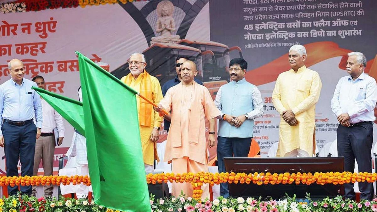 सीएम योगी आदित्यनाथ ने दी 45 इलेक्ट्रिक बसों की सौगात, जेवर एयरपोर्ट तक जाना होगा आसान