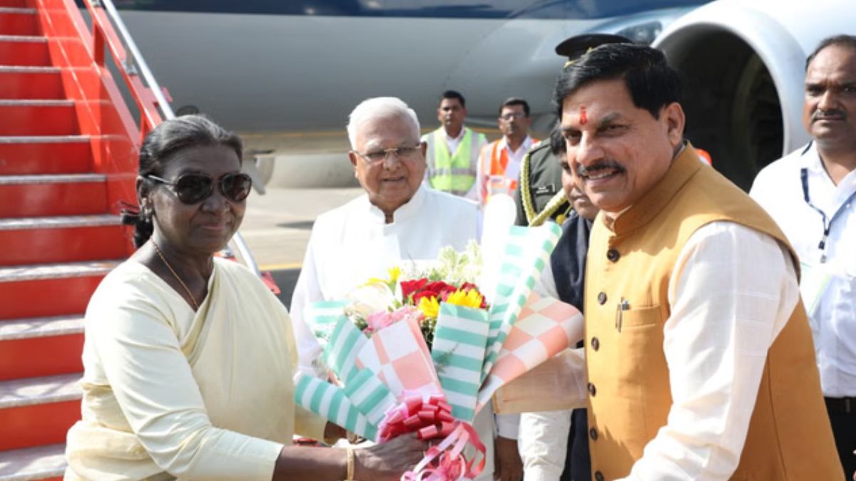 इंदौर पहुंची राष्ट्रपति द्रौपदी मुर्मू, सीएम मोहन यादव ने किया स्वागत, 5 दिन एमपी दौरे पर रहेंगी राष्ट्रपति