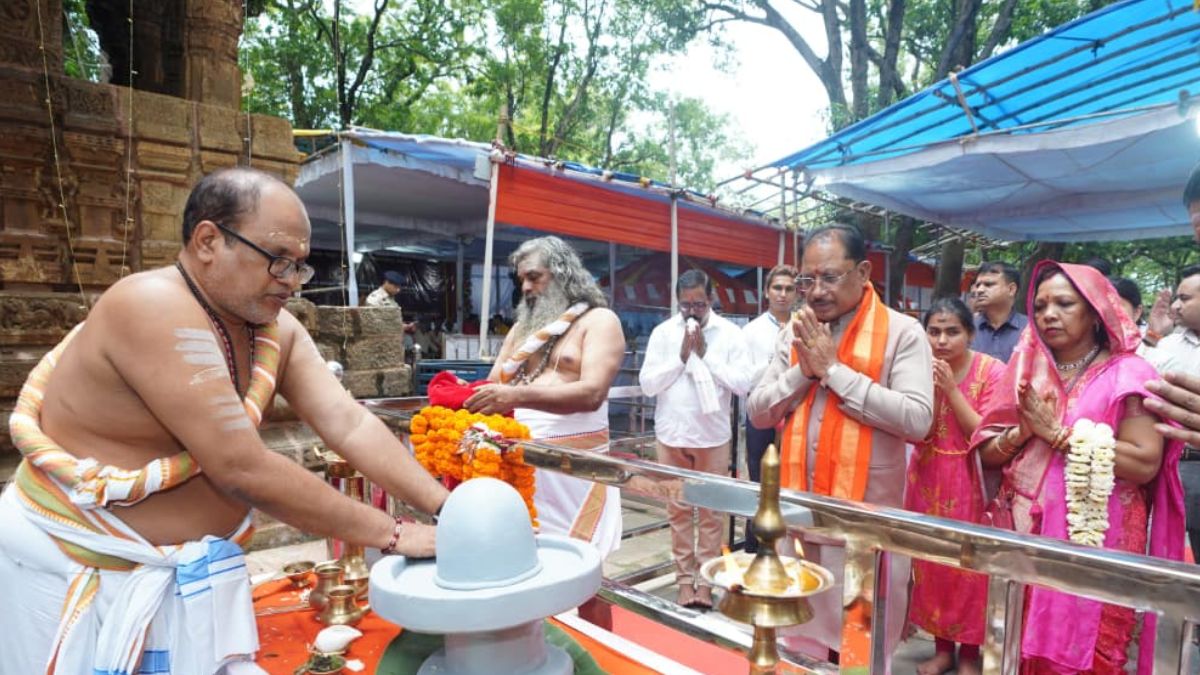 मुख्यमंत्री विष्णुदेव साय ने भोरमदेव धाम में की पूजा-अर्चना, प्रदेश की सुख-समृद्धि के लिए की मंगलकामना