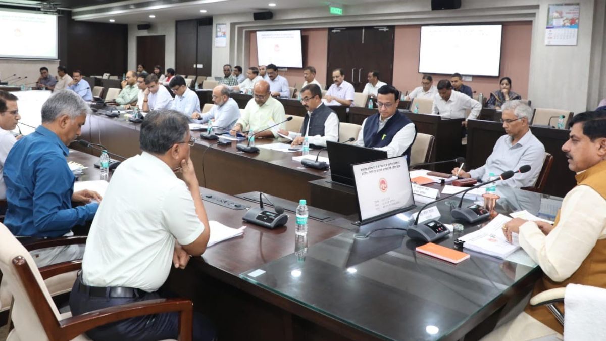 सीएम मोहन यादव ने पुरे प्रदेश के कार्यों की समीक्षा की, जानें किस काम के लिए क्या दिए निर्देश