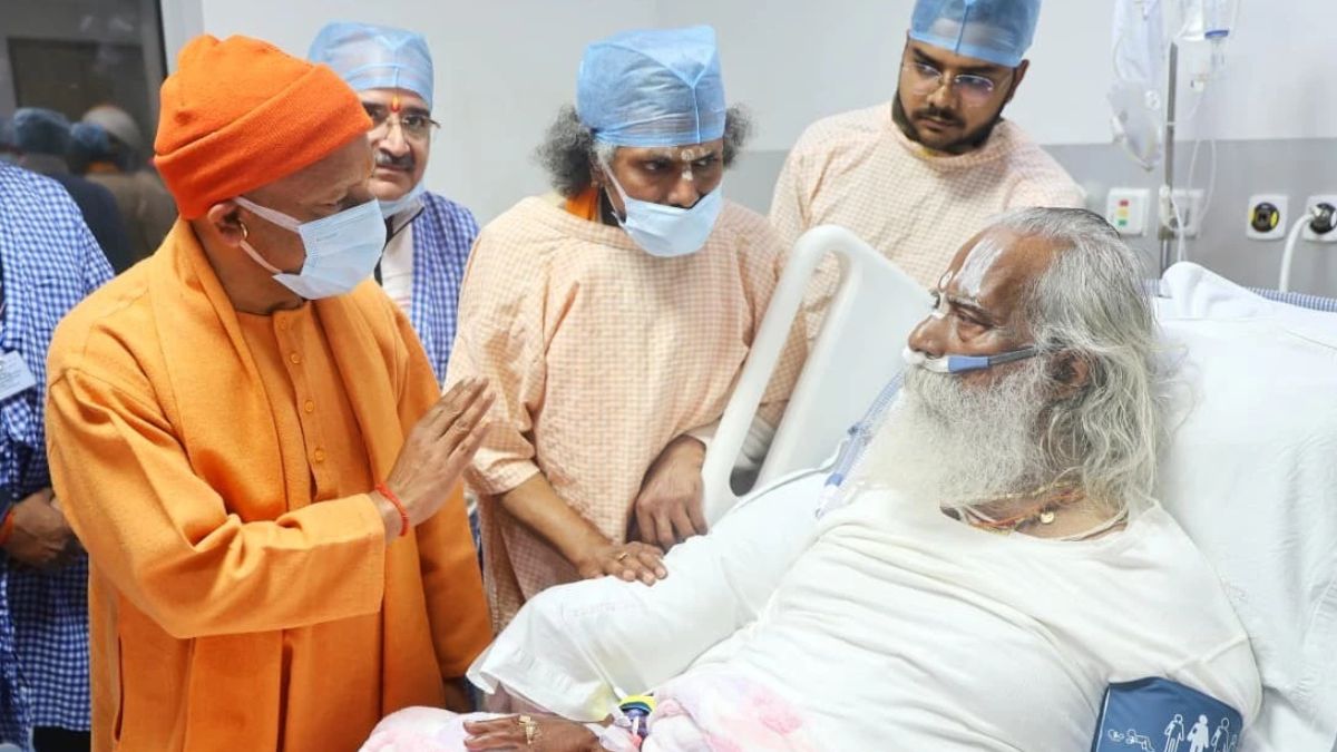 मेदांता अस्पताल पहुंचे सीएम योगी आदित्यनाथ, आईसीयू में भर्ती महंत नृत्य गोपाल दास का जाना हाल