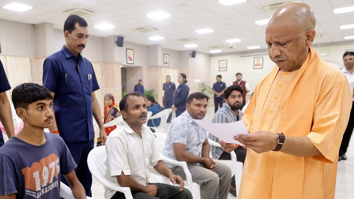 कोई भी परेशान न हो, हर शिकायत का होगा समाधान… जनता दर्शन में बोले सीएम योगी आदित्यनाथ