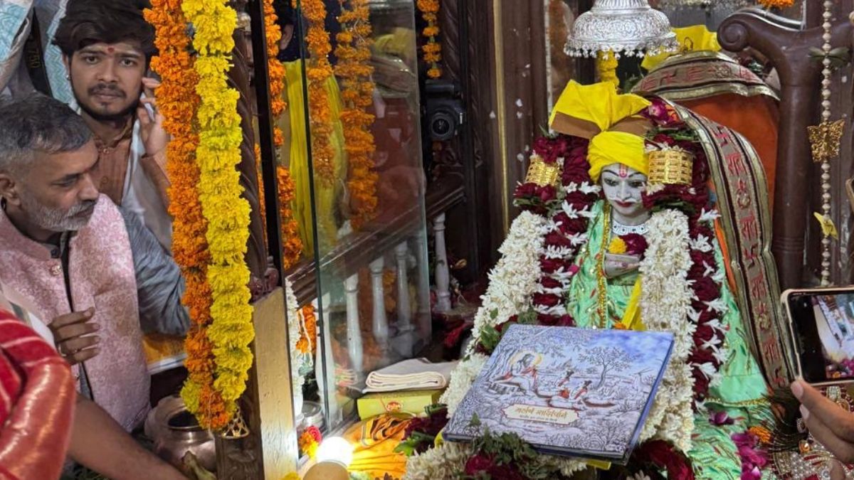 सीएम मोहन यादव ने महर्षि सांदीपनि को समर्पित की अपनी पुस्तक भारतीय गुरू परंपरा के शिल्‍पी महर्षि सांदीपनि
