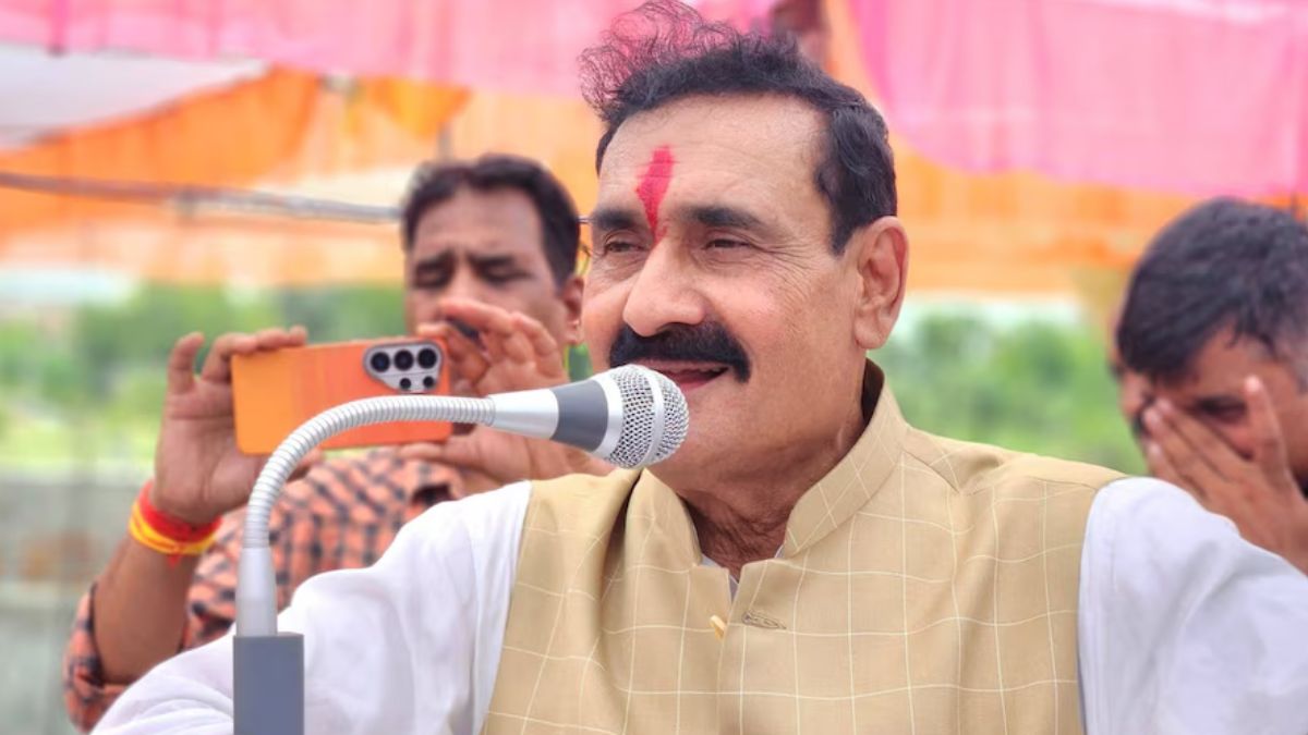 नरोत्तम मिश्रा ने दतिया में मंच से दी खुली चेतावनी, बोले – मैं दोस्ती और दुश्मनी दोनों याद रखता हूं…