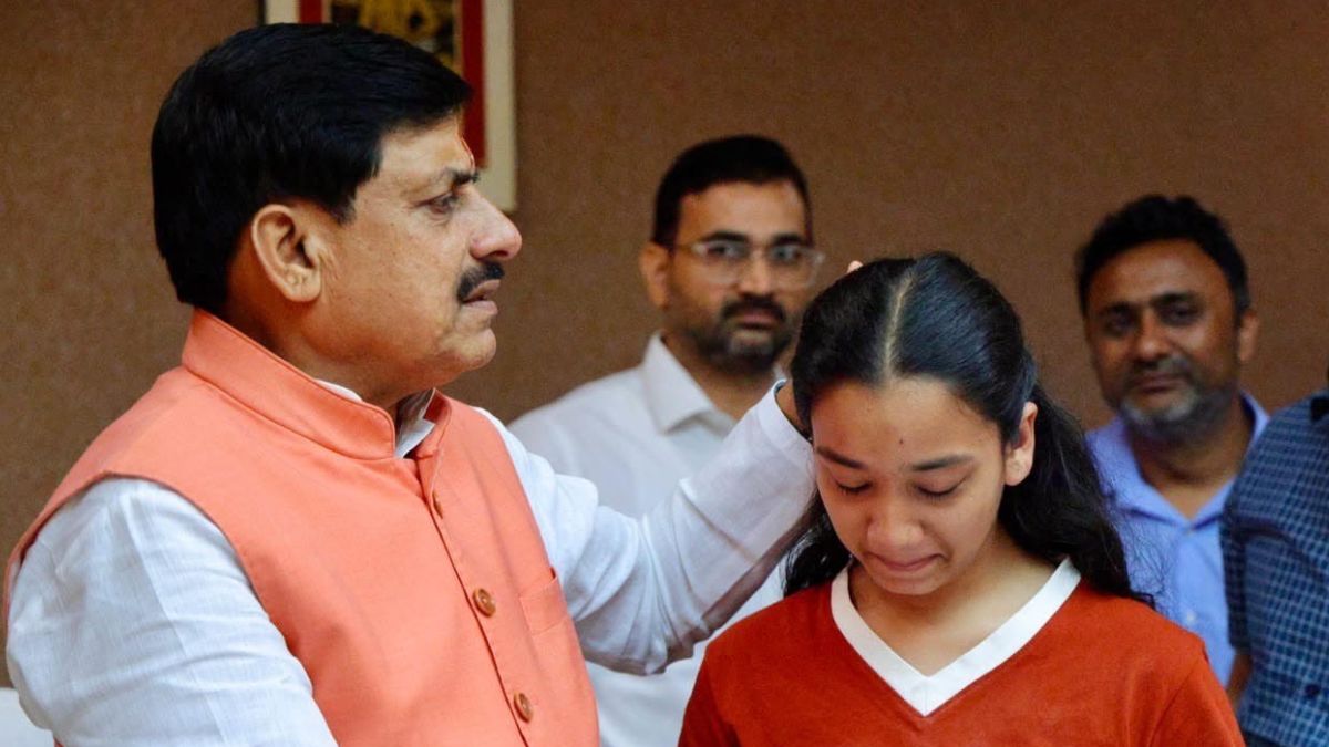 उर्मिला सैनी के परिजनों से मिले सीएम मोहन यादव, बच्चों को दी 5 लाख रुपये की आर्थिक सहायता