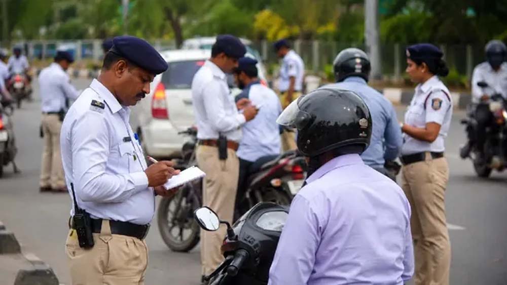 हेलमेट से नो-पार्किंग तक सख्ती, रांची में 29 दिन में 91,209 चालान; 268 मामले कोर्ट भेजे