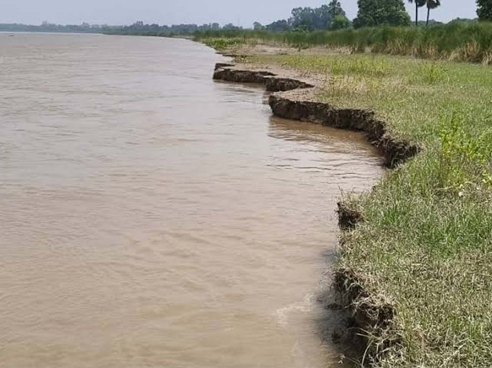 अयोध्या में सरयू घटने लगी तो बढ़ा कटान का कहर, आबादी और किसानों की जमीन नदी में समाने लगी