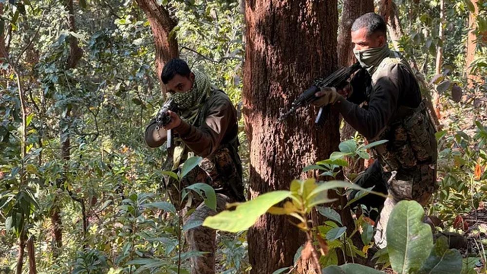 झारखंड में नक्सलियों पर बड़ा प्रहार: 22 माओवादी ढेर, 50 ने किया आत्मसमर्पण