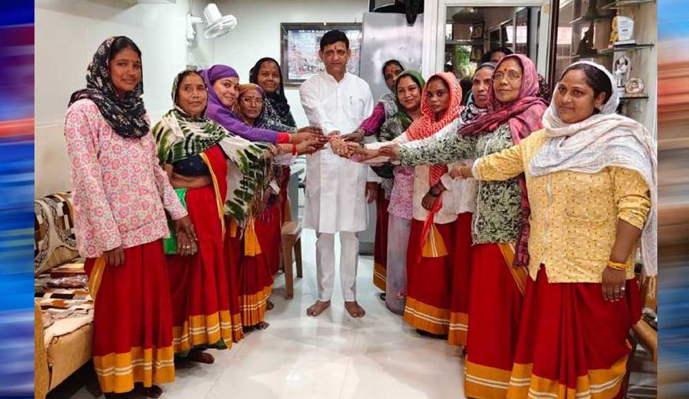 रक्षाबंधन पर सफाईमित्र बहनों का सम्मान, महापौर ने कहा- आप ही शहर की असली ताकत