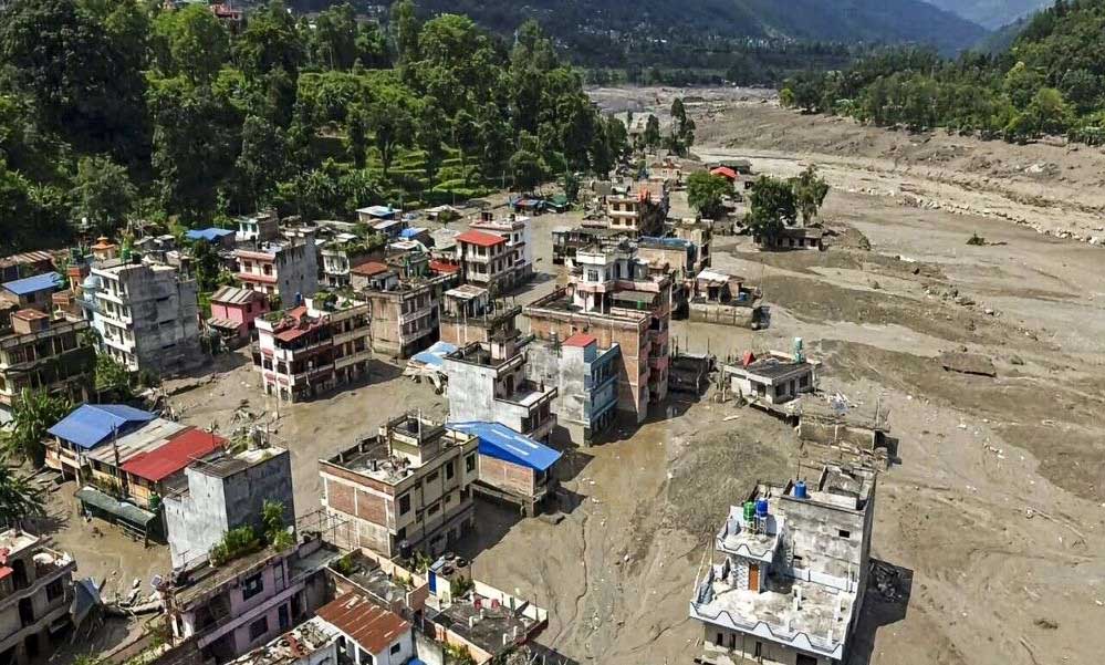 बाढ़ से जूझ रहे नेपाल पर नया संकट! कभी भी फट सकती है लेंडे नदी पर बनी झील, चीन ने किया अलर्ट