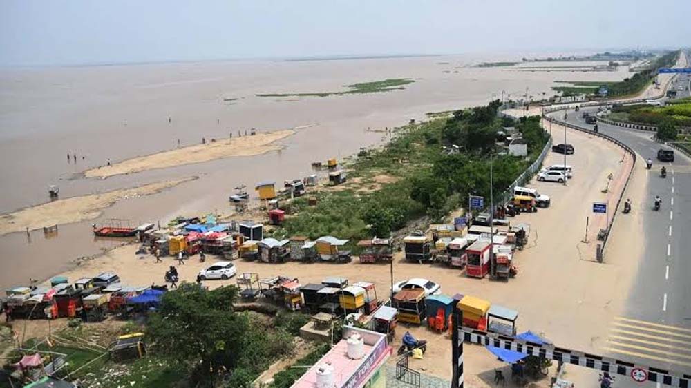 गंगा का पानी उतरने लगा, किसानों की बढ़ी चिंता; कई एकड़ फसल डूबने से नुकसान