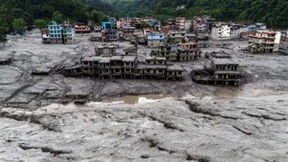 ग्लेशियर ढहा, मची भारी तबाही; चीन पर बाढ़ के वीडियो सेंसर करने का दावा