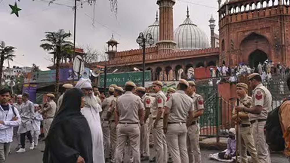 जामा मस्जिद के आसपास चला MCD का बुलडोजर, तीन पार्क कराए गए कब्जामुक्त