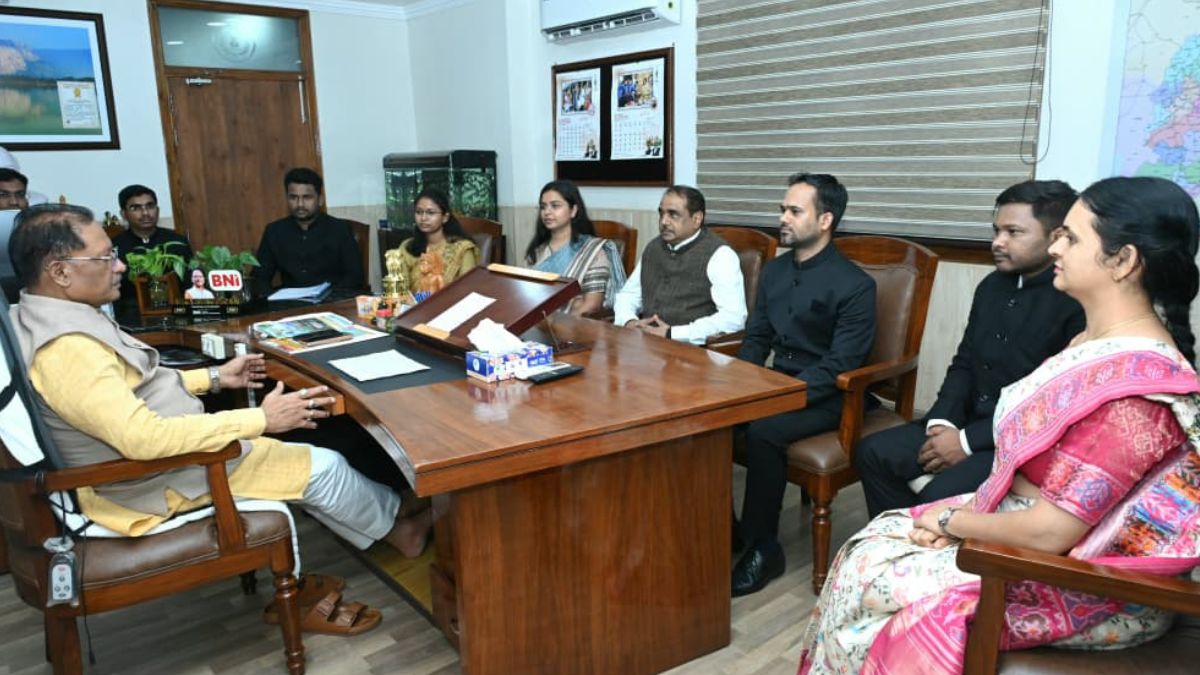 कर्तव्यनिष्ठ होकर जनसेवा एवं सुशासन के लिए जमीनी स्तर पर करें बेहतर कार्य: मुख्यमंत्री विष्णु देव साय