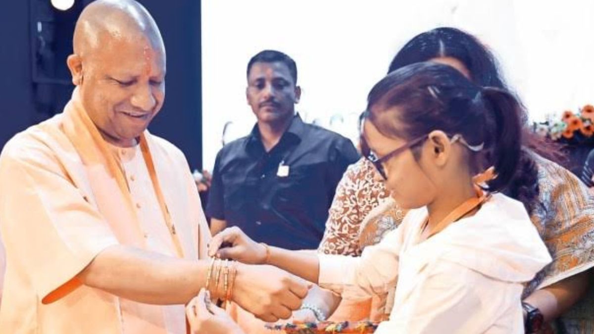 रक्षाबंधन से पहले मुख्यमंत्री योगी ने 3.54 लाख रसोइयों को दिए चार बड़े उपहार