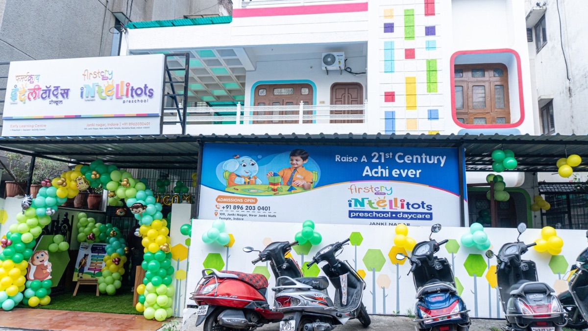 इंदौर के Firstcry Intellitots Preschool में टीचर ने तीन साल की बच्ची को कहे अपशब्द, पिता ने बैग में वॉइस रिकॉर्डर रखकर पकड़ा