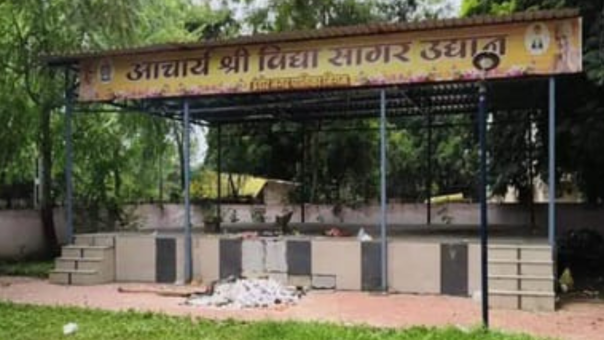 इंदौर में चातुर्मास के लिए आए जैन संत का हुआ निधन, सार्वजनिक उद्यान में ही कर दिया अंतिम संस्कार