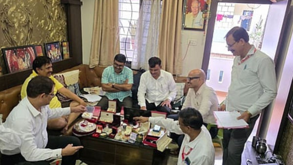 इंदौर नगर निगम का अधिकारी निकला करोड़पति, लोकायुक्त के छापे में आय से 216 प्रतिशत अधिक मिली संपत्ति
