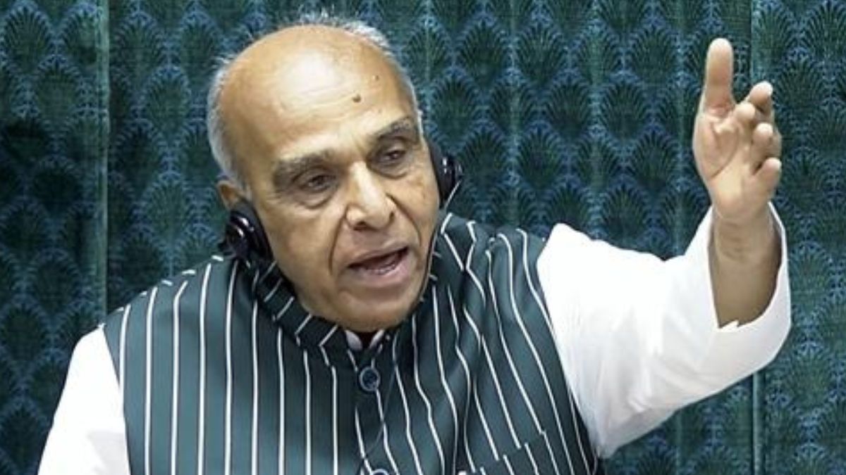 सांसद जगदंबिका पाल का अखिलेश यादव पर हमला, बोले- सपा सरकार में नहीं दिखा तिरंगा यात्रा जैसा अभियान