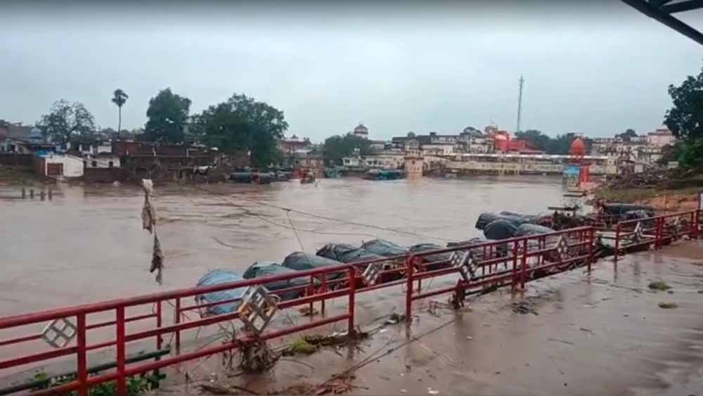 मंदाकिनी की तबाही के बाद बारिश ने बढ़ाई मुश्किलें, NH पर आवागमन प्रभावित