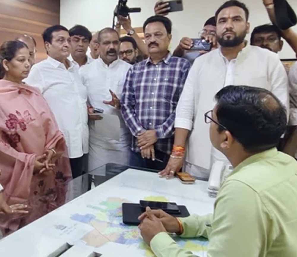 इंदौर में राहुल गांधी के कार्यक्रम को लेकर हलचल, अनुमति के लिए नगर निगम पहुंचे कांग्रेस नेता