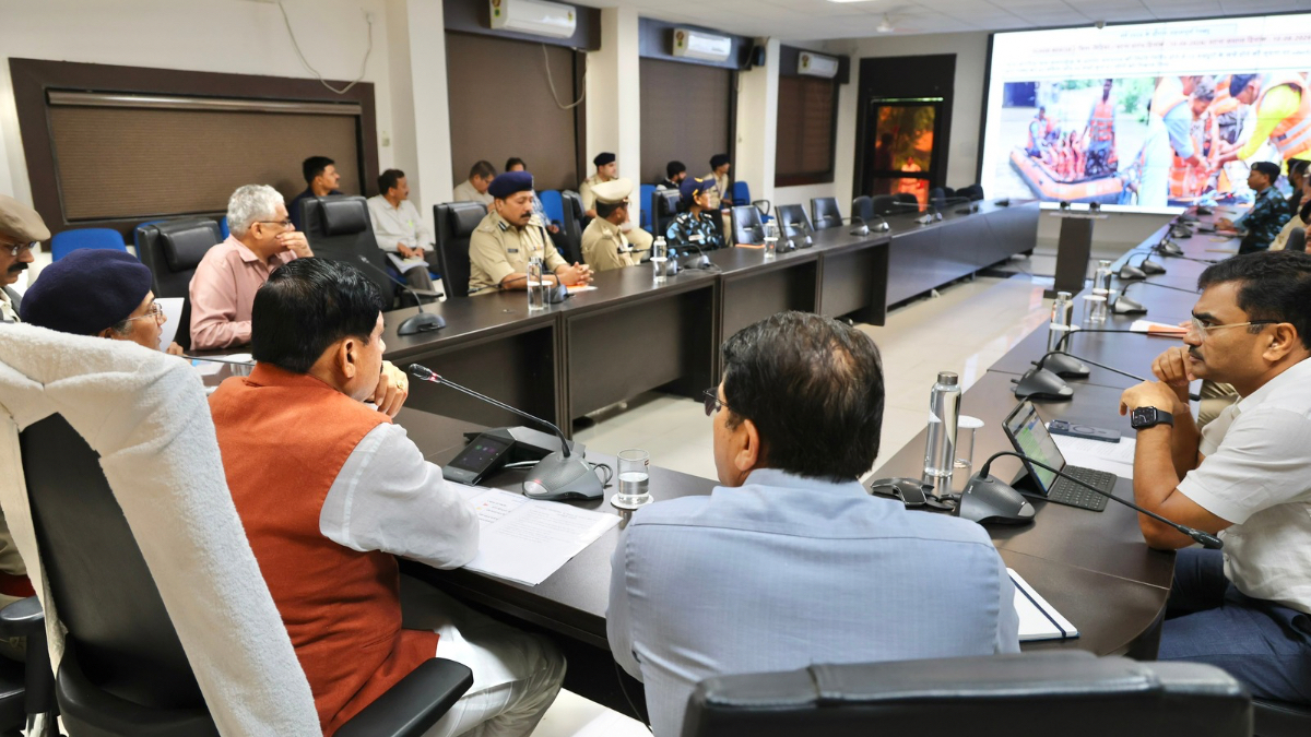 सीएम मोहन यादव पहुंचे सिचुएशन रूम, बाढ़ की जानकारी लेकर प्रभावित लोगों से किया सीधा संवाद