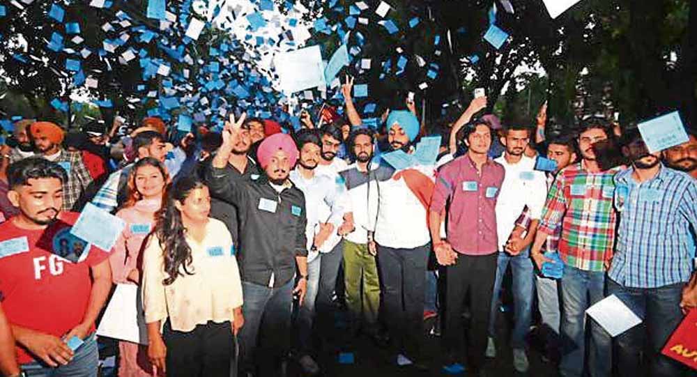 PU चुनाव में सितारों की एंट्री! नेता से खिलाड़ी और गायकों तक ने मांगे वोट
