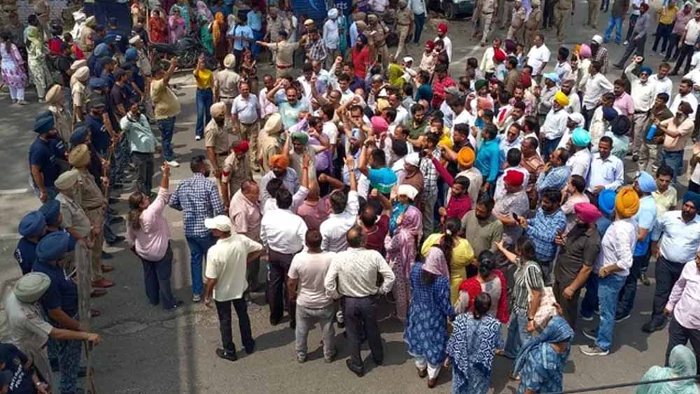 पंजाब में हड़ताल पर सरकार सख्त, खत्म करने की शर्त के बाद CM ने यूनियन बैठक रद्द की