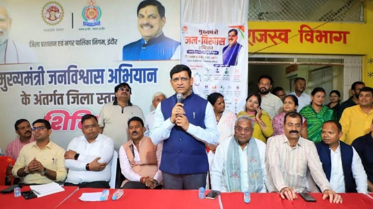 जनता के काम में लापरवाही बर्दाश्त नहीं… इंदौर में जनविश्वास शिविर में अफसरों पर भड़के महापौर पुष्यमित्र भार्गव