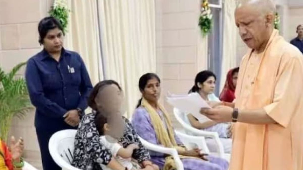 बारिश में बच्चे को लेकर ‘जनता दर्शन’ पहुंची मां, योगी के एक फैसले से चेहरे पर लौटी मुस्कान